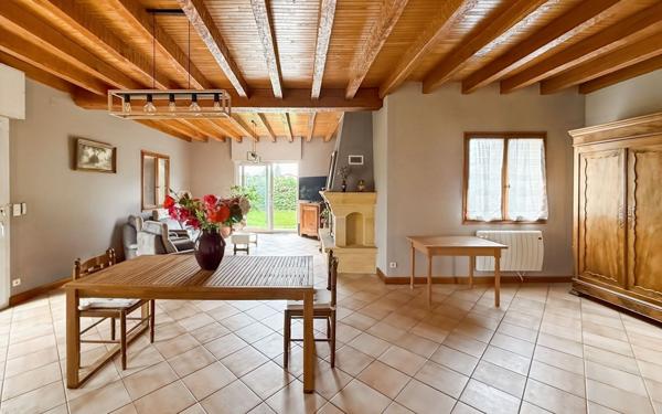 Maison à vendre    6 pièces • 197 m2 Château-l'Évêque