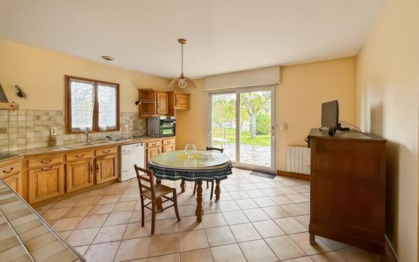 Maison à vendre    6 pièces • 197 m2 Château-l'Évêque