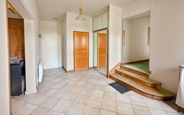 Maison à vendre    6 pièces • 197 m2 Château-l'Évêque