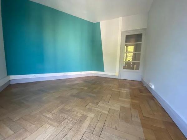 APPARTEMENT T3 A LOUER - LYON 3EME ARRONDISSEMENT Saint-Maximin-Sisley 46 m 2 832 € charges comprises par mois