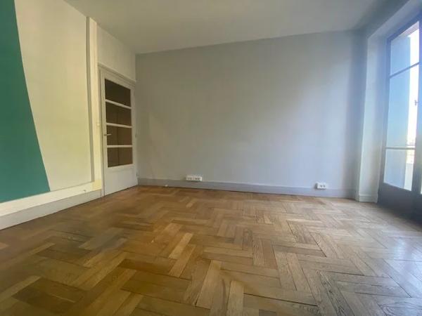 APPARTEMENT T3 A LOUER - LYON 3EME ARRONDISSEMENT Saint-Maximin-Sisley 46 m 2 832 € charges comprises par mois