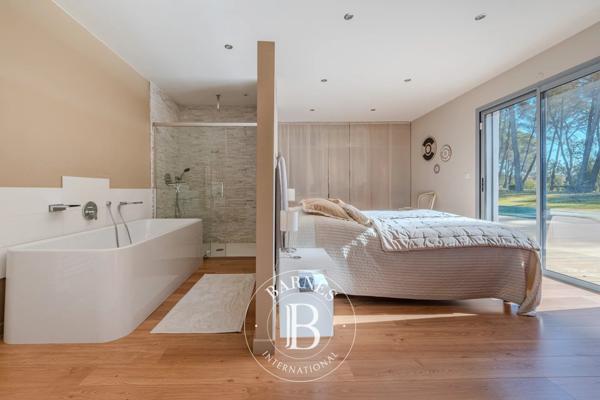 Aix-en-Provence, Maison 5 Chambres -  235 m² à vendre