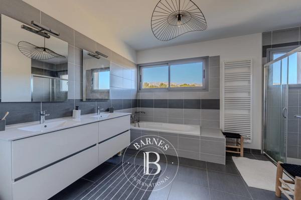 Aix-en-Provence, Maison 5 Chambres -  235 m² à vendre