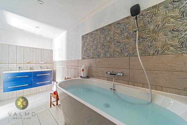 Maison
                                                                                                                                                                                                                                                                                                                        5 pièce(s)                                                                                                                                                                                                          4 chambre(s)                                                                                                                                                                                                          136  m²