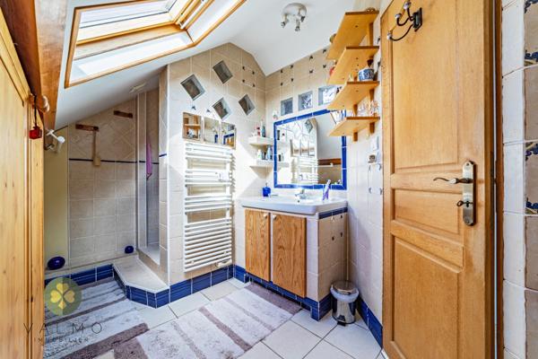 Maison
                                                                                                                                                                                                                                                                                                                        5 pièce(s)                                                                                                                                                                                                          4 chambre(s)                                                                                                                                                                                                          136  m²