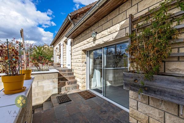 Maison
                                                                                                                                                                                                                                                                                                                        5 pièce(s)                                                                                                                                                                                                          4 chambre(s)                                                                                                                                                                                                          136  m²