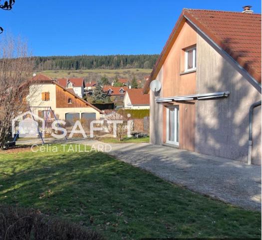 Magnifique maison très lumineuse avec 3 grands chambres, double garage un beau jardin 339.000€