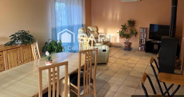 Magnifique maison très lumineuse avec 3 grands chambres, double garage un beau jardin 339.000€