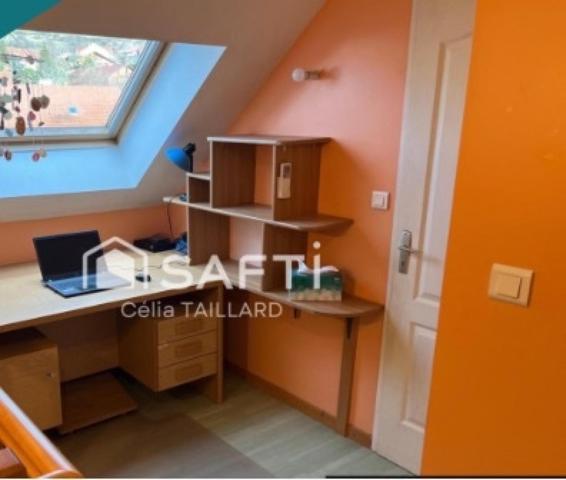 Magnifique maison très lumineuse avec 3 grands chambres, double garage un beau jardin 339.000€