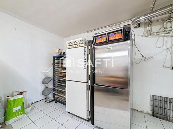 Boulangerie pâtisserie rentable - 135 m2, bon CA à COMBS LA VILLE