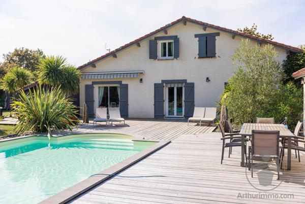 Vente Propriété 9 pièces 210 m2 à Sanguinet