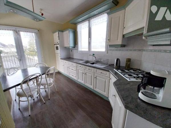 Maison à Vendre à Vitré (35500) en Ille-et-Vilaine (35)

Dans un quartier plaisant et calme, ...