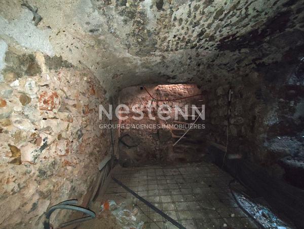 Local commercial Grasse 33 m2 avec 2 caves de 10 m² chacune, centre historique