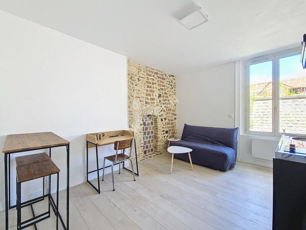 Studio Meublé 17m² - Hyper Centre Poitiers - Quartier Dynamique - Gare et Bus à Pied - Idéal Étudiant ou Jeune Actif