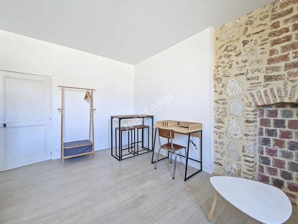 Studio Meublé 17m² - Hyper Centre Poitiers - Quartier Dynamique - Gare et Bus à Pied - Idéal Étudiant ou Jeune Actif