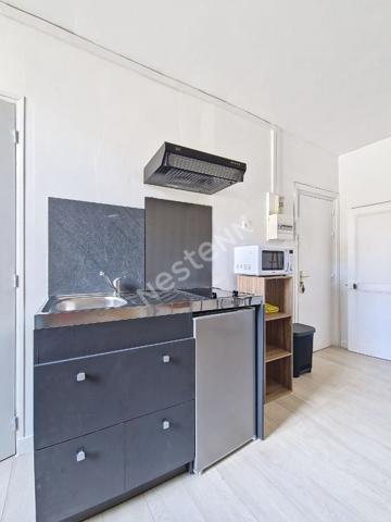 Studio Meublé 17m² - Hyper Centre Poitiers - Quartier Dynamique - Gare et Bus à Pied - Idéal Étudiant ou Jeune Actif