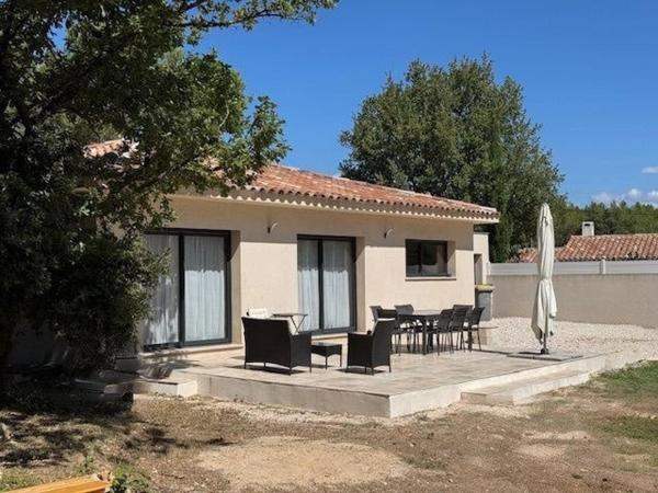 Villa T4 de 2019 avec terrasse et garage.