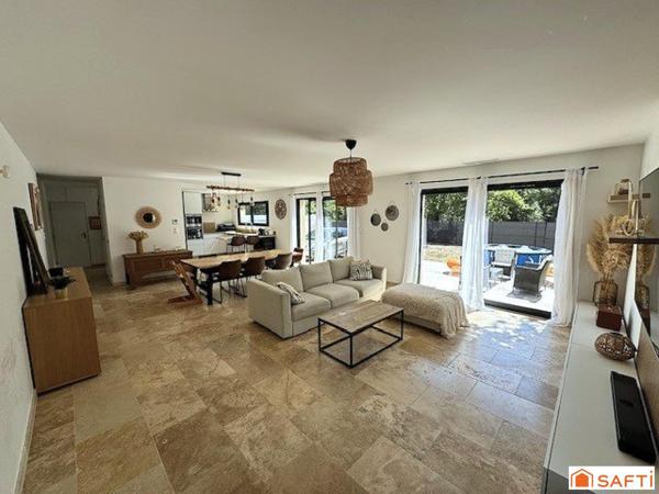 Villa T4 de 2019 avec terrasse et garage.