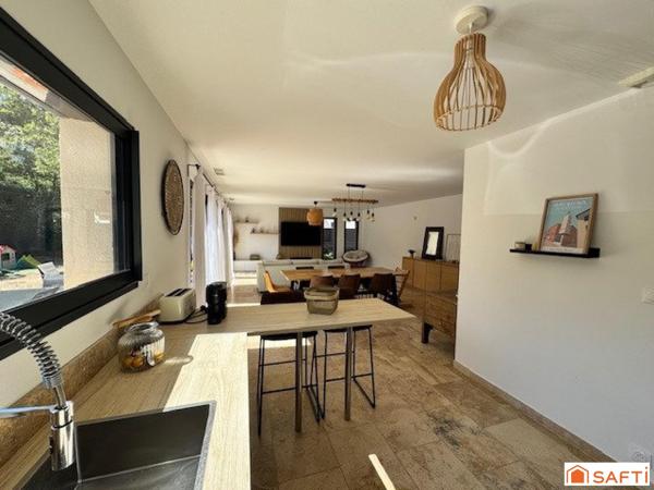 Villa T4 de 2019 avec terrasse et garage.