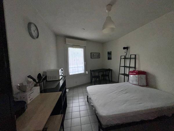 GRENOBLE / 15 Rue Arago N°35, studio situé en centre-ville, proche de toutes commodités