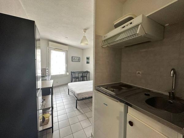 GRENOBLE / 15 Rue Arago N°35, studio situé en centre-ville, proche de toutes commodités