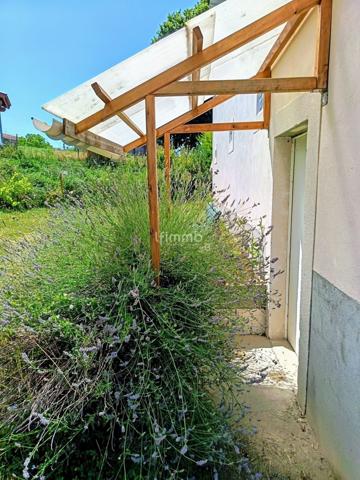 Terrain d'agrément + garage à camping-car