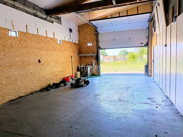 Terrain d'agrément + garage à camping-car