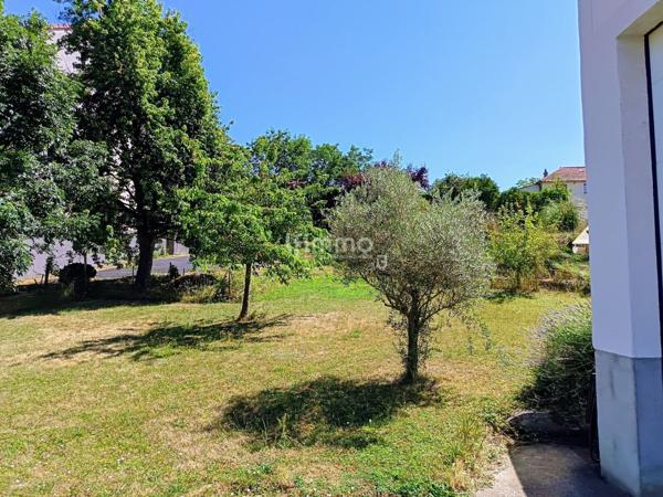 Terrain d'agrément + garage à camping-car