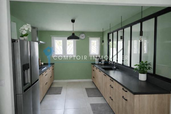 Villa
                                                                                                                                                                                                                                                                                                                        4 pièce(s)                                                                                                                                                                                                          3 chambre(s)                                                                                                                                                                                                          90  m²