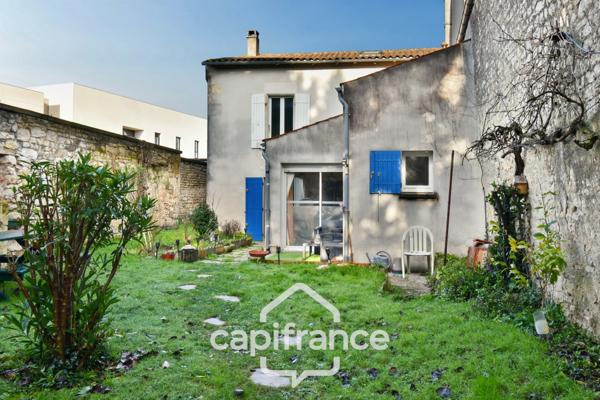 Maison à vendre 4 pièces SAINT JEAN D'ANGELY (17) avec jardin et garage