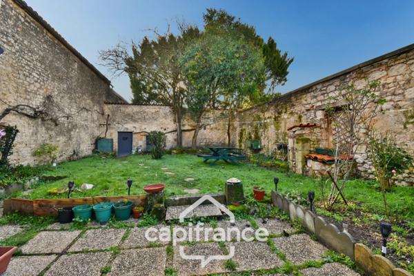Maison à vendre 4 pièces SAINT JEAN D'ANGELY (17) avec jardin et garage