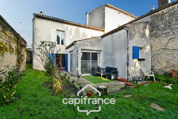 Maison à vendre 4 pièces SAINT JEAN D'ANGELY (17) avec jardin et garage