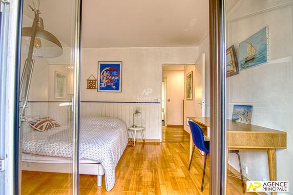 Versailles Montreuil Glatiigny - Appartement 4 pièces 93 m² environ situé au 2eme étage avec ascenseur, cave et double parking en sous-sol €675 000 ** - Référence 26671