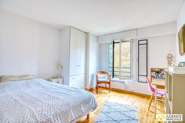 Versailles Montreuil Glatiigny - Appartement 4 pièces 93 m² environ situé au 2eme étage avec ascenseur, cave et double parking en sous-sol €675 000 ** - Référence 26671