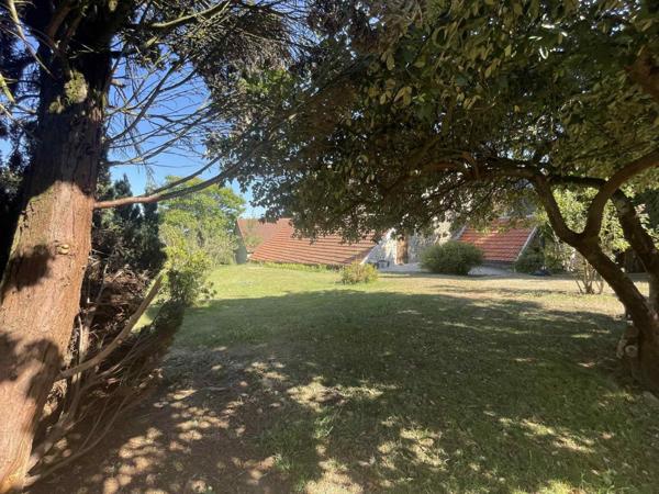 Belle propriété de caractère de 195m² avec dépendances et parc arboré