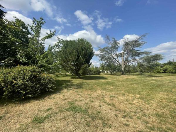 Belle propriété de caractère de 195m² avec dépendances et parc arboré