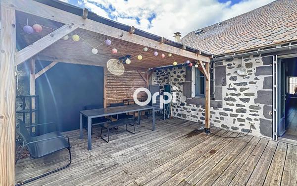 Immeuble à vendre    3 pièces •  Saint-Flour