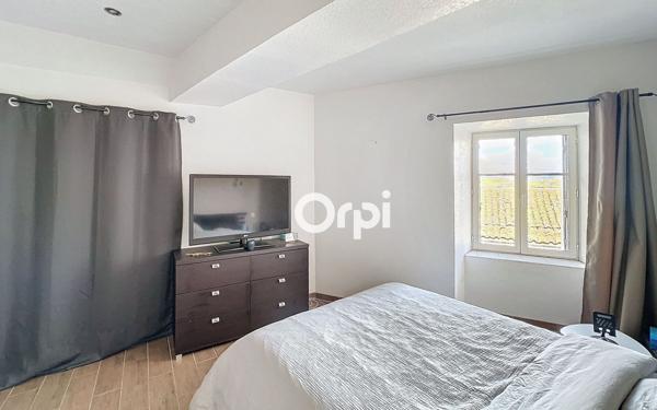 Immeuble à vendre    3 pièces •  Saint-Flour