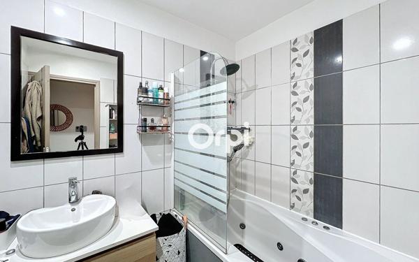 Immeuble à vendre    3 pièces •  Saint-Flour