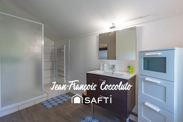 Maison familiale spacieuse avec piscine et jardin