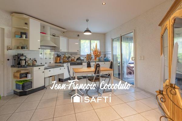 Maison familiale spacieuse avec piscine et jardin