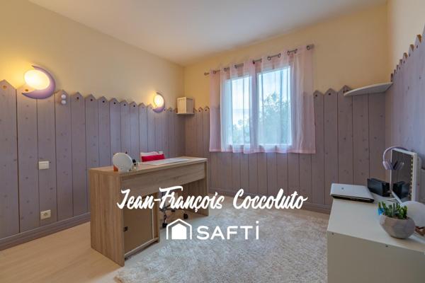 Maison familiale spacieuse avec piscine et jardin