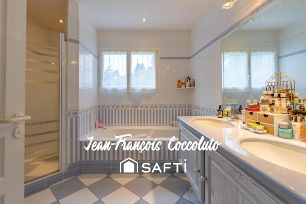 Maison familiale spacieuse avec piscine et jardin