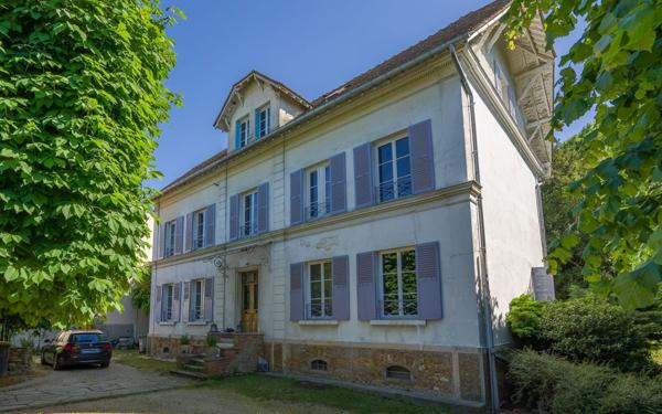 Maison à vendre    10 pièces • 333 m2 Mandres-les-Roses