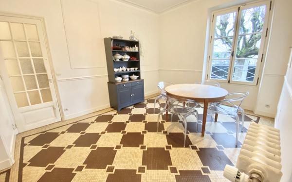 Maison à vendre    10 pièces • 333 m2 Mandres-les-Roses