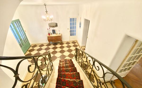 Maison à vendre    10 pièces • 333 m2 Mandres-les-Roses