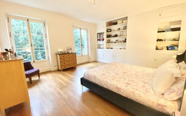 Maison à vendre    10 pièces • 333 m2 Mandres-les-Roses