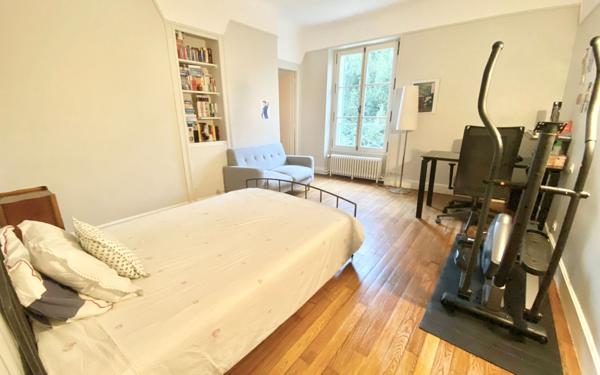 Maison à vendre    10 pièces • 333 m2 Mandres-les-Roses