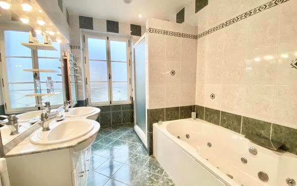 Maison à vendre    10 pièces • 333 m2 Mandres-les-Roses