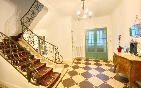 Maison à vendre    10 pièces • 333 m2 Mandres-les-Roses